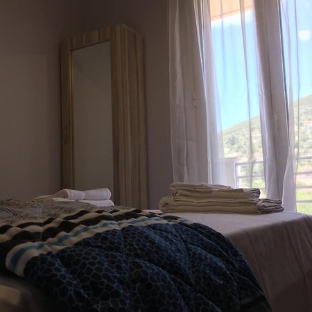 Tsoutsis Apartments Marantochori Экстерьер фото