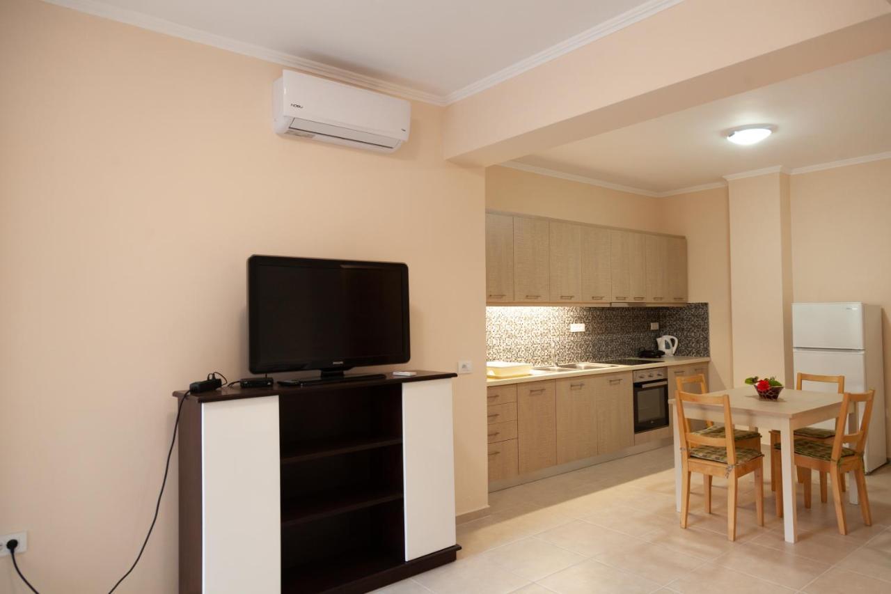 Tsoutsis Apartments Marantochori Экстерьер фото