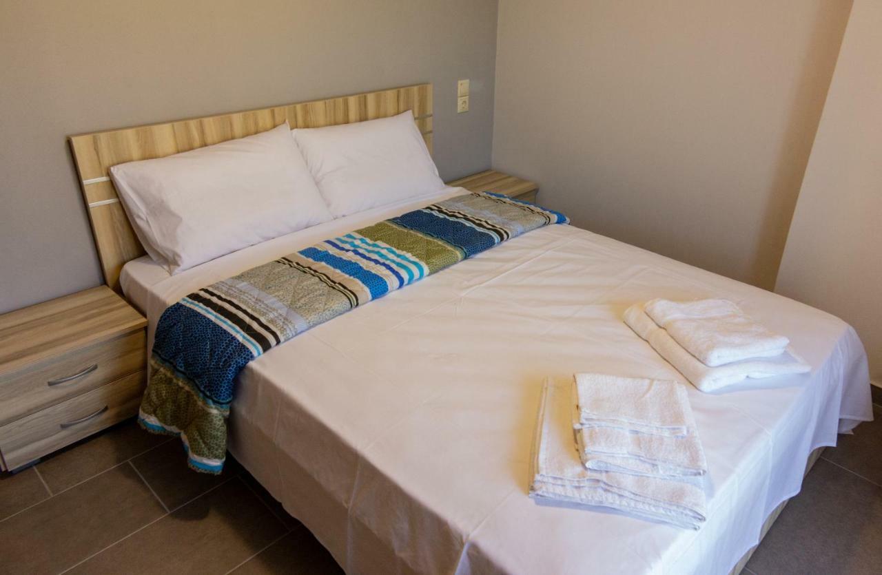 Tsoutsis Apartments Marantochori Экстерьер фото