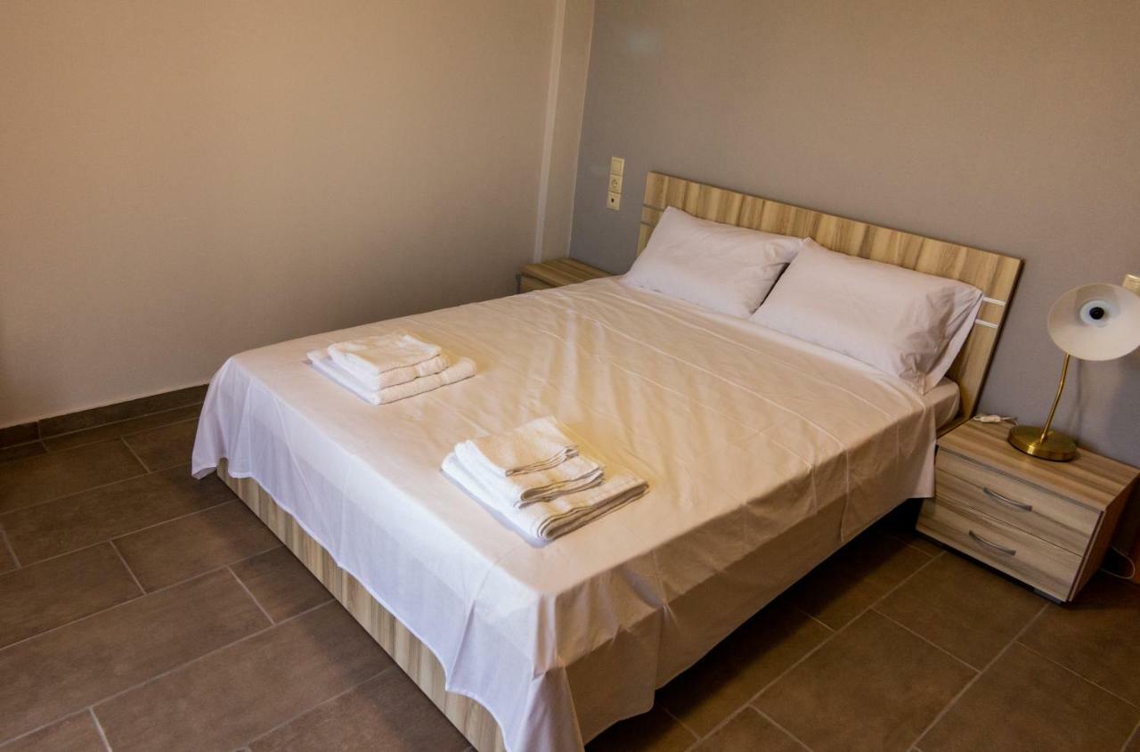 Tsoutsis Apartments Marantochori Экстерьер фото