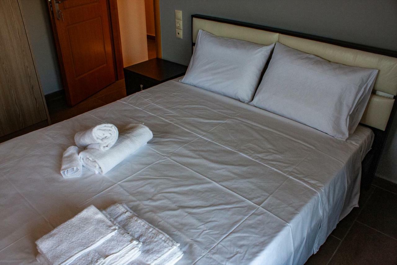 Tsoutsis Apartments Marantochori Экстерьер фото
