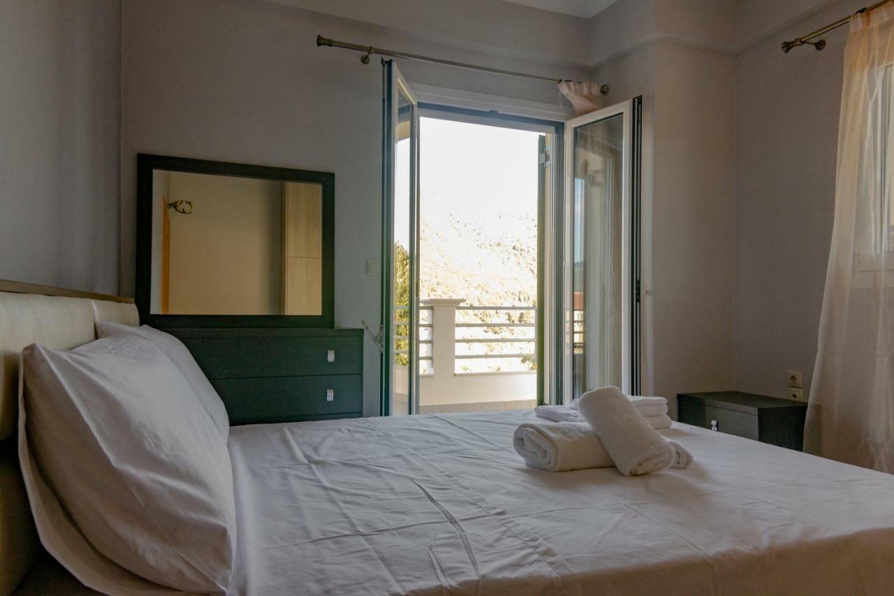 Tsoutsis Apartments Marantochori Экстерьер фото