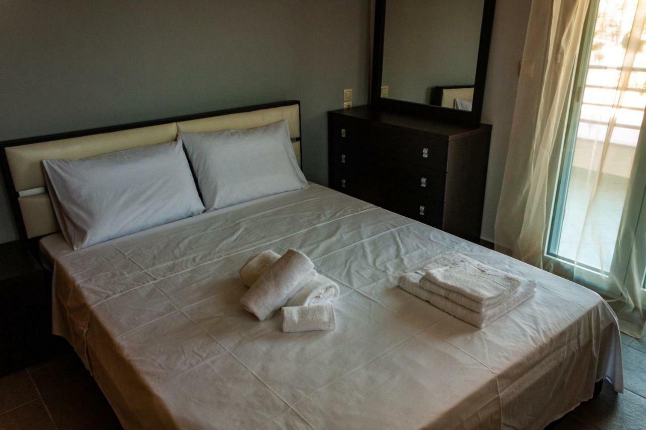 Tsoutsis Apartments Marantochori Экстерьер фото
