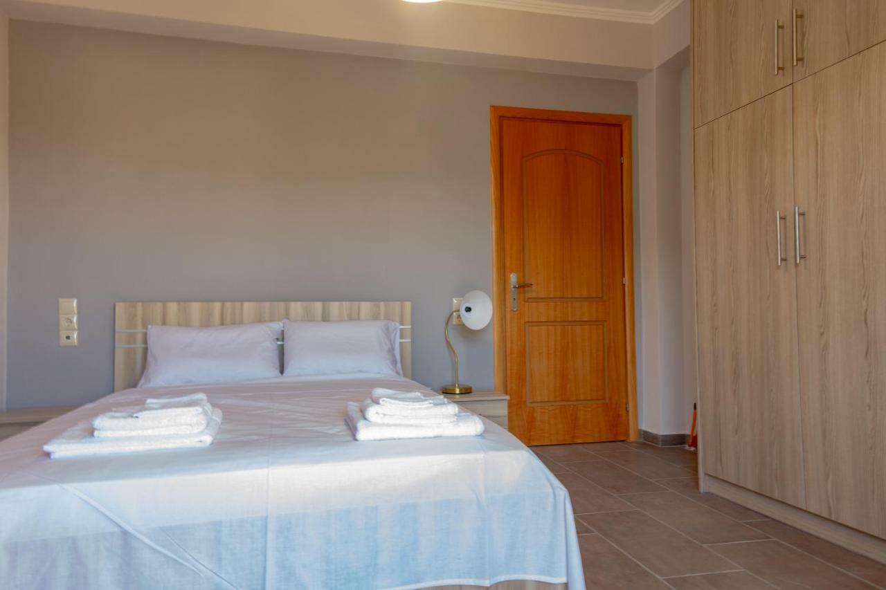 Tsoutsis Apartments Marantochori Экстерьер фото