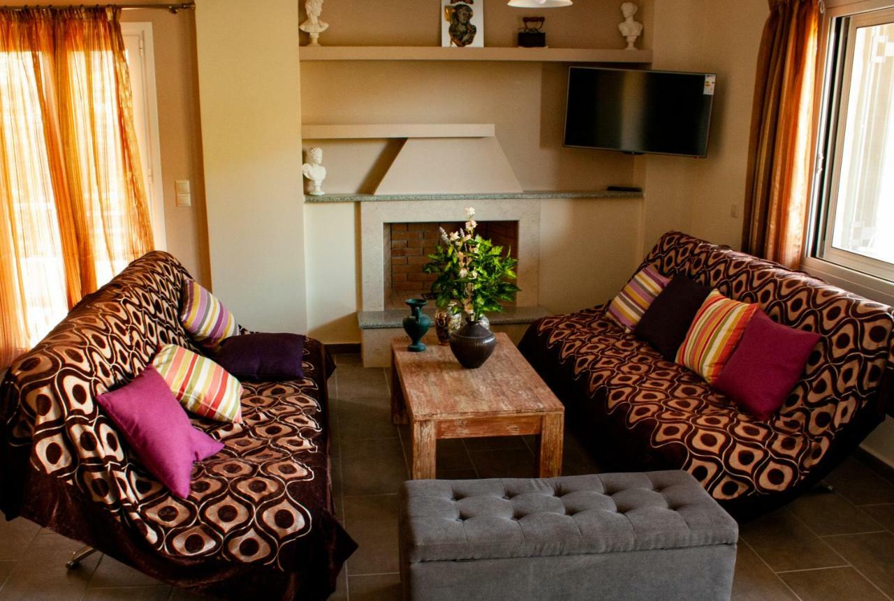 Tsoutsis Apartments Marantochori Экстерьер фото
