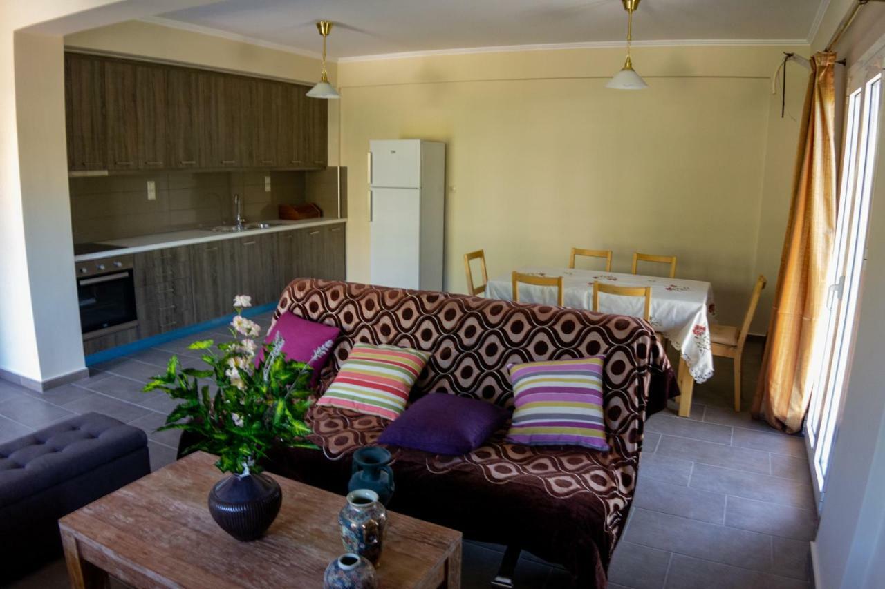 Tsoutsis Apartments Marantochori Экстерьер фото