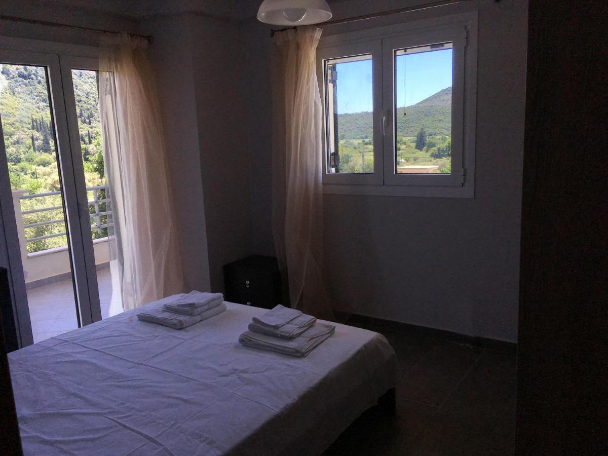 Tsoutsis Apartments Marantochori Экстерьер фото